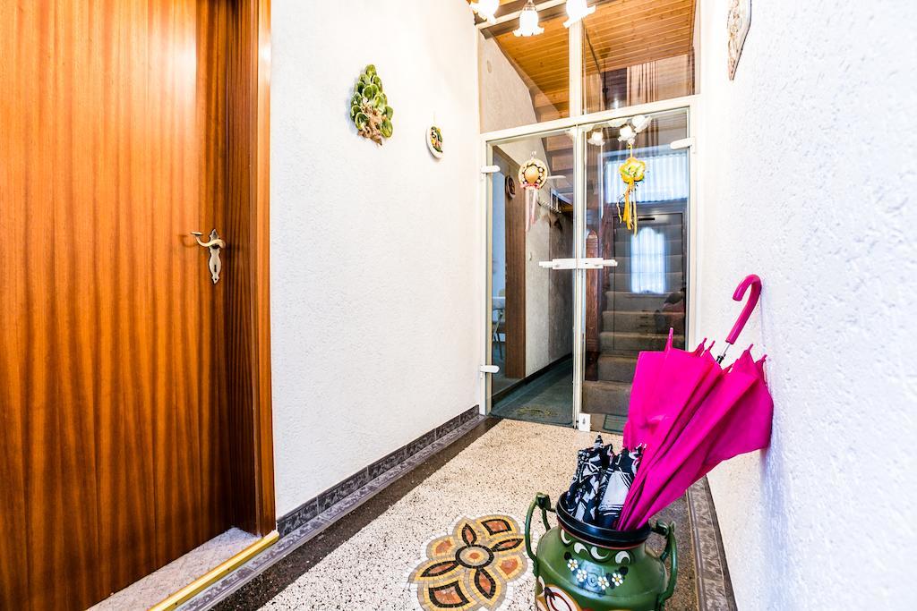 Ferienwohnung Koeln-Altstadt-Nord Ruang foto